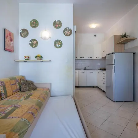 公寓 Villaggio La Meridiana 比比翁